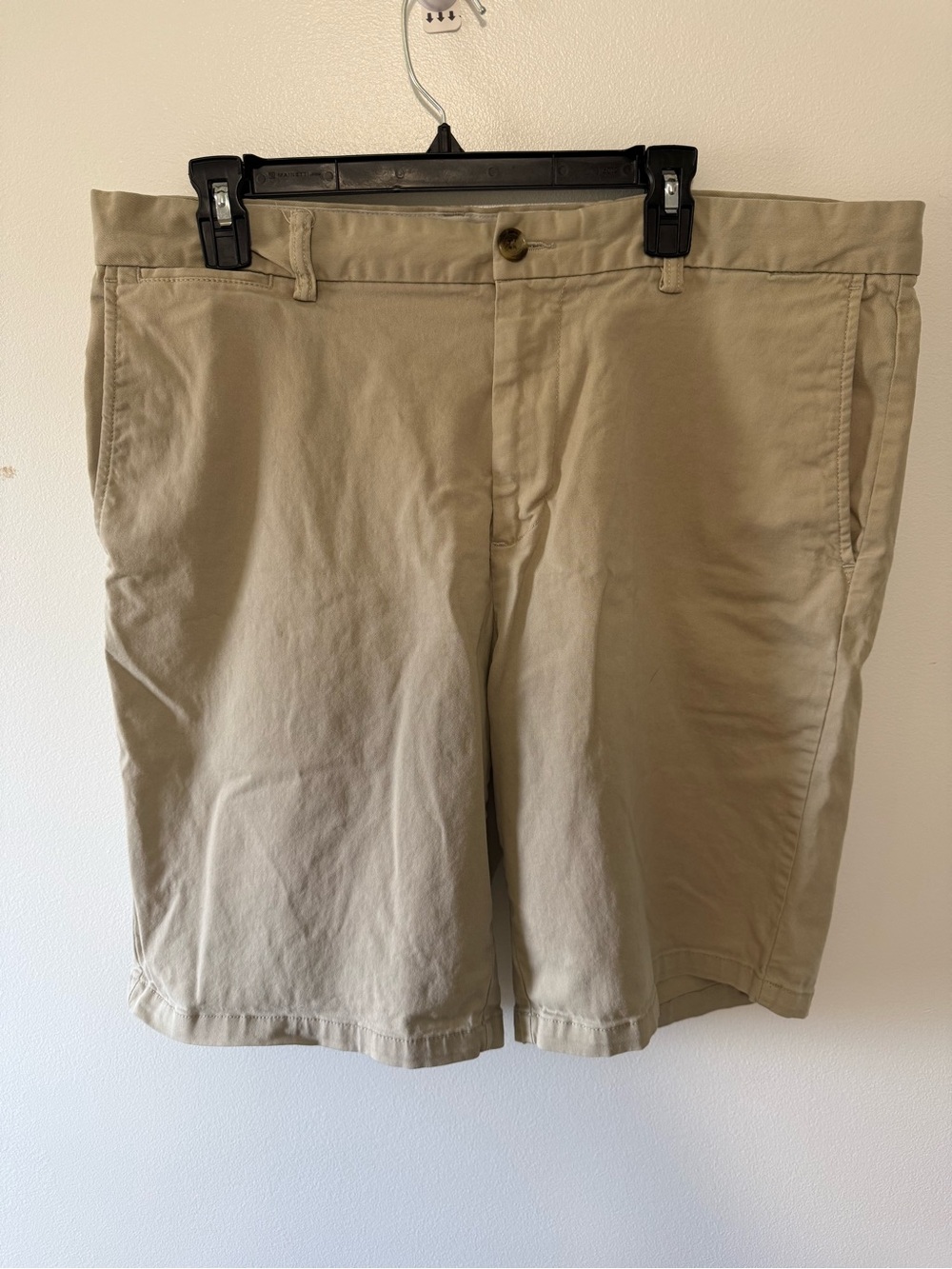 Old Navy Men's Beige Flat-Front Chino Shorts